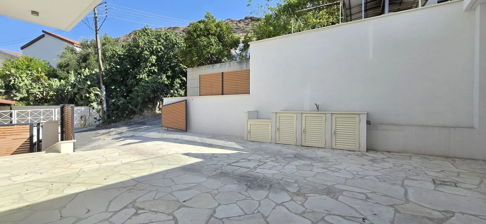 Beautiful 3-Bedroom House in Germasogeia – Exterior