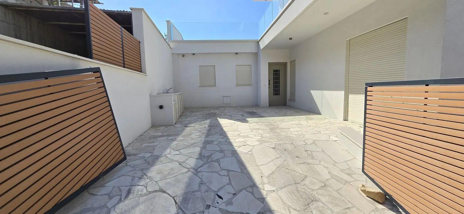 Beautiful 3-Bedroom House in Germasogeia – Exterior